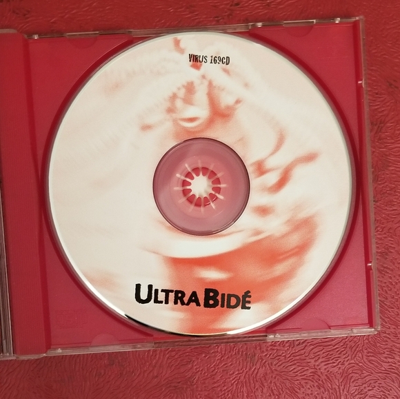 Ultra Bidé - god is god / puke is puke (1995) - Picture 4 of 15